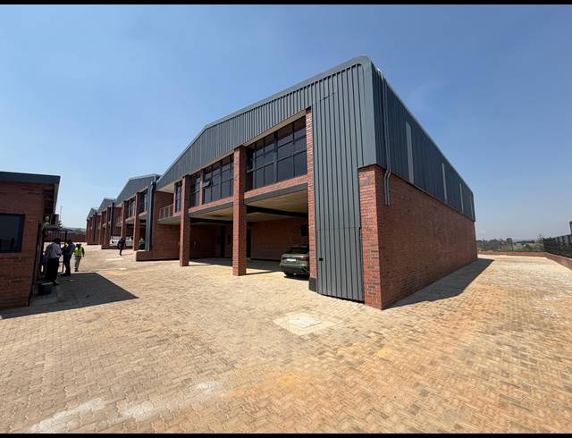 3,800M² WAREHOUSE FOR SALE IN CHLOORKOP